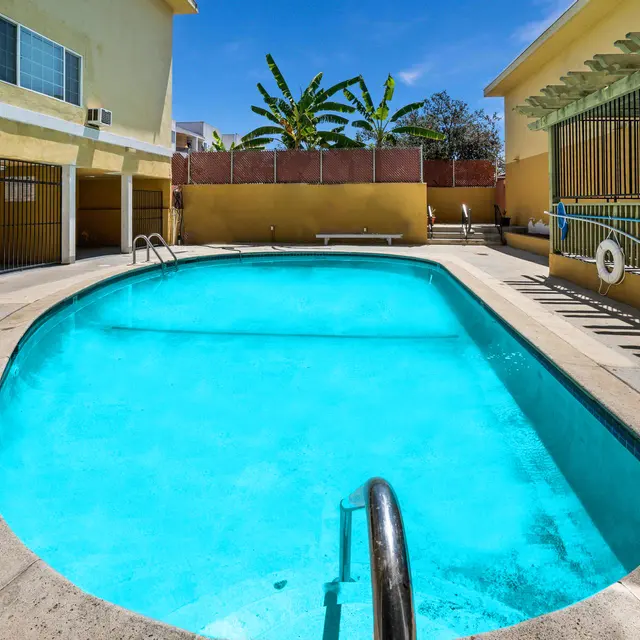 Colina Park North - Housing, Villa, Pool