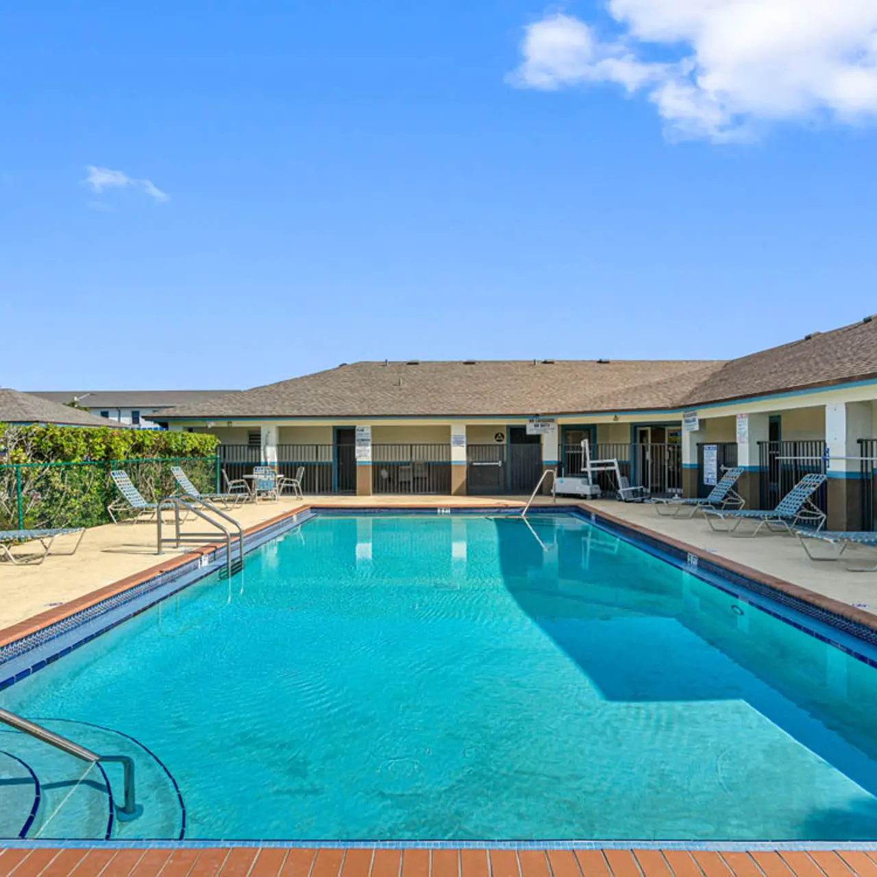 Merritt Place Estates - Pool, Water, Hotel