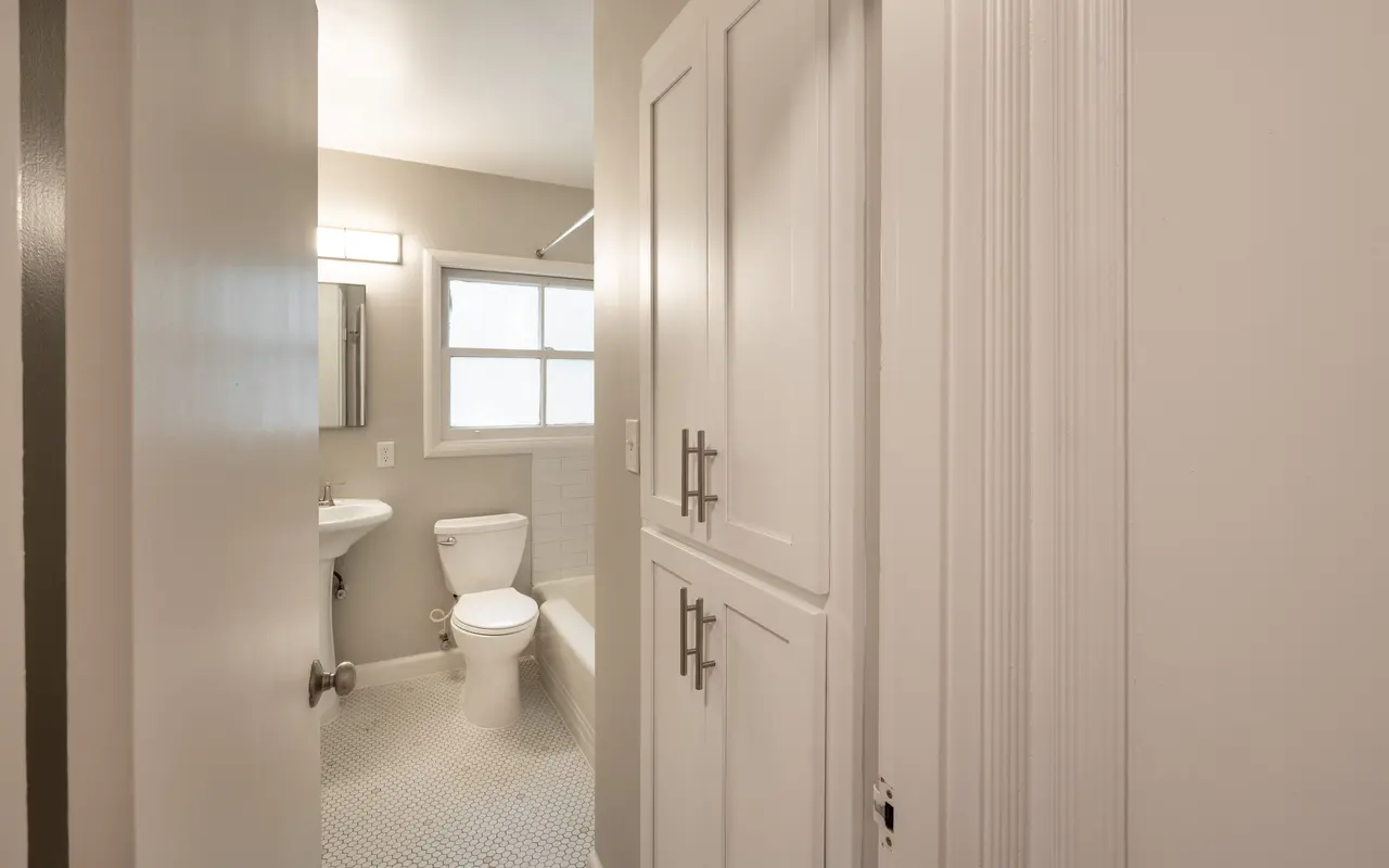 Fountain Gardens - Corner, Indoors, Interior Design