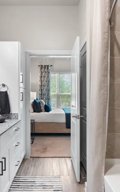 Neuhaus Apartments - Bathroom, Indoors, Shower Faucet