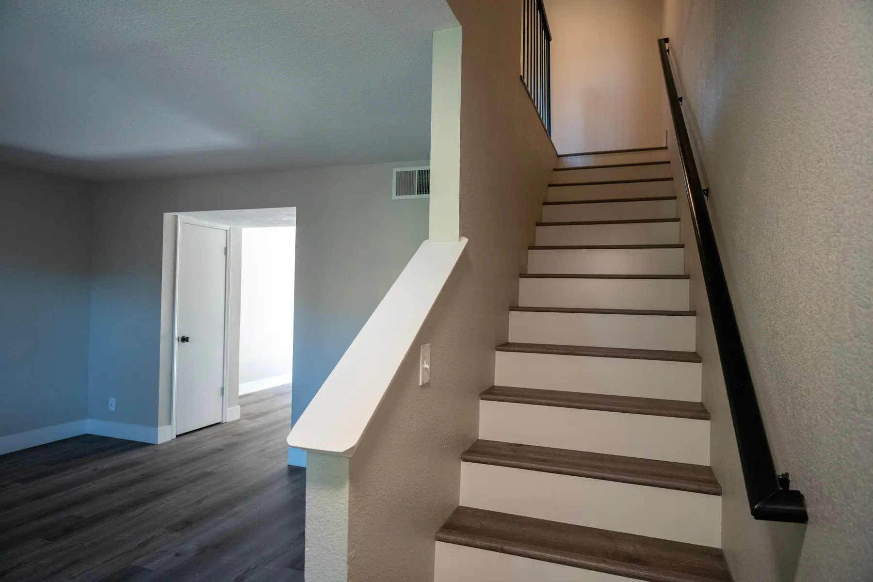 Cedar Court - Wood, Floor