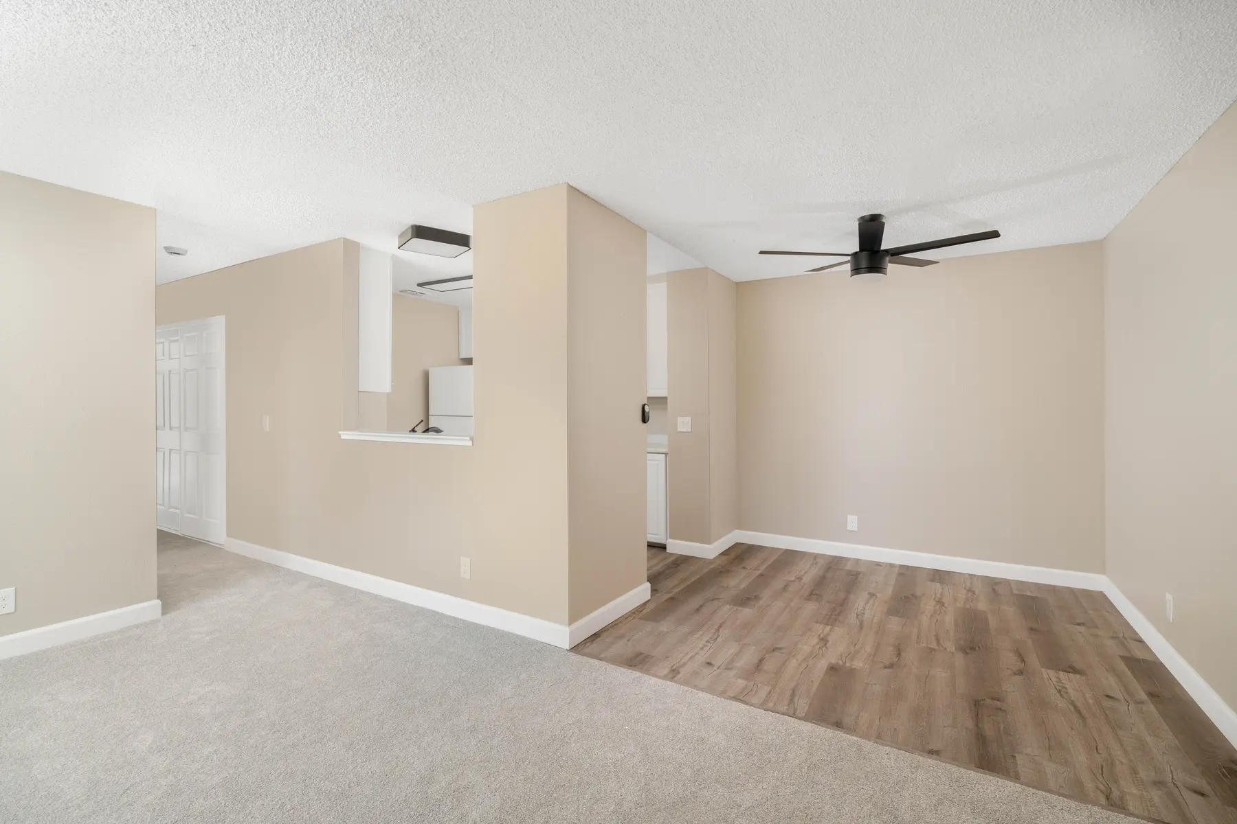 Parkview Apartments - Corner, Floor, Indoors