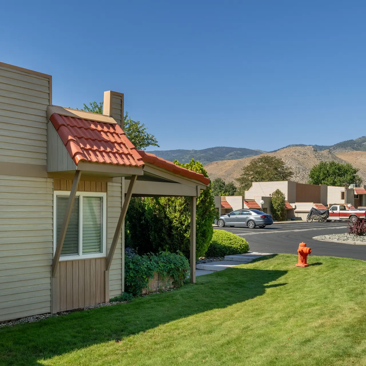 Shenandoah Villas - Shelter, Grass, Neighborhood