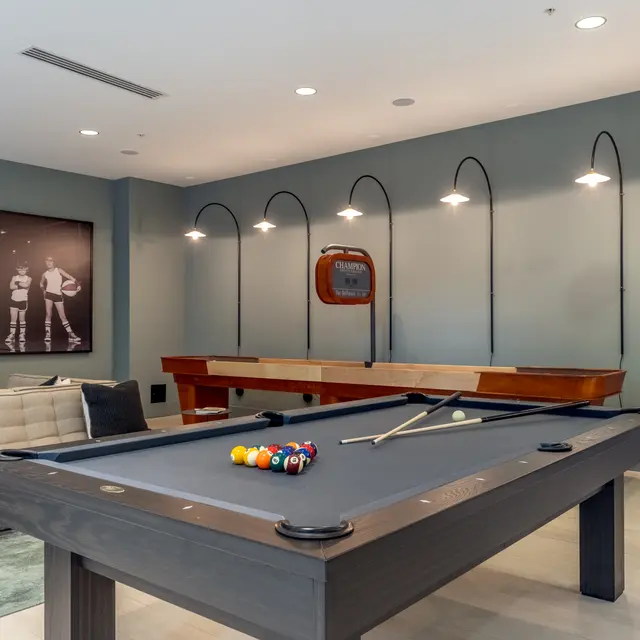 Tupelo Alley - Room, Table