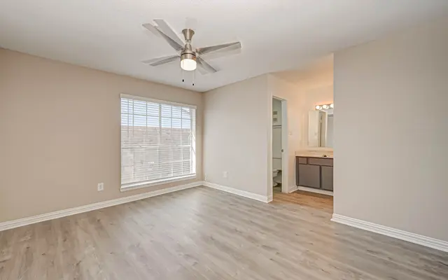 8915 Broadway - Corner, Floor, Interior Design