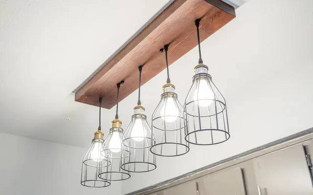 Del Mar Apartments - Lamp