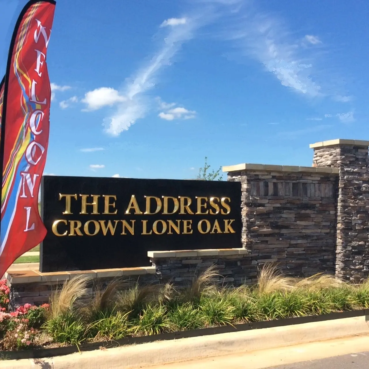 Crown Lone Oak - Exterior Crown Lone Oak - Flag