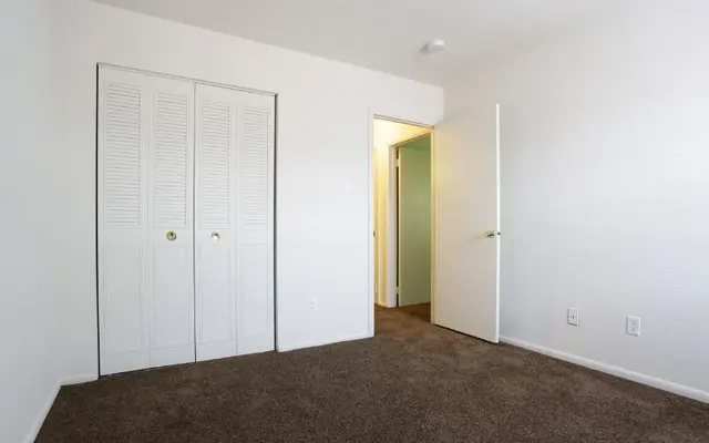 Stonehurst Garden - Building, Room