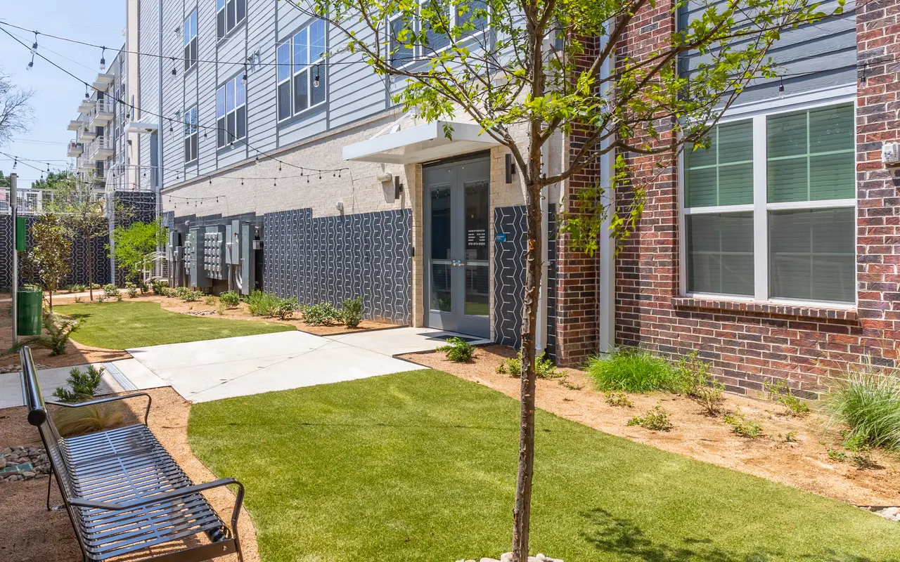 The Madison at Bishop Arts - Lawn