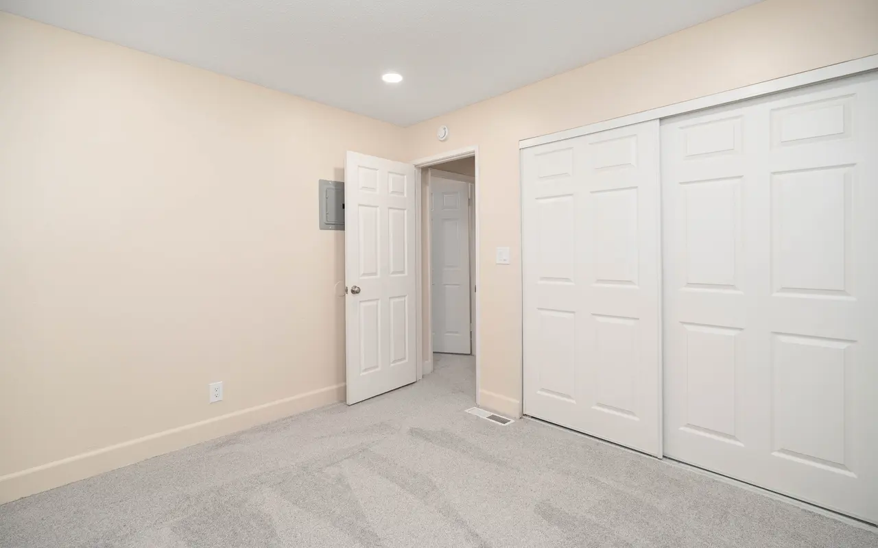 Queenston Plaza - Corner, Indoors, Interior Design