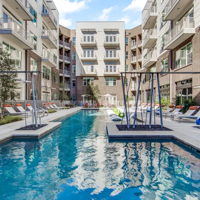 The Monarch - City, Pool