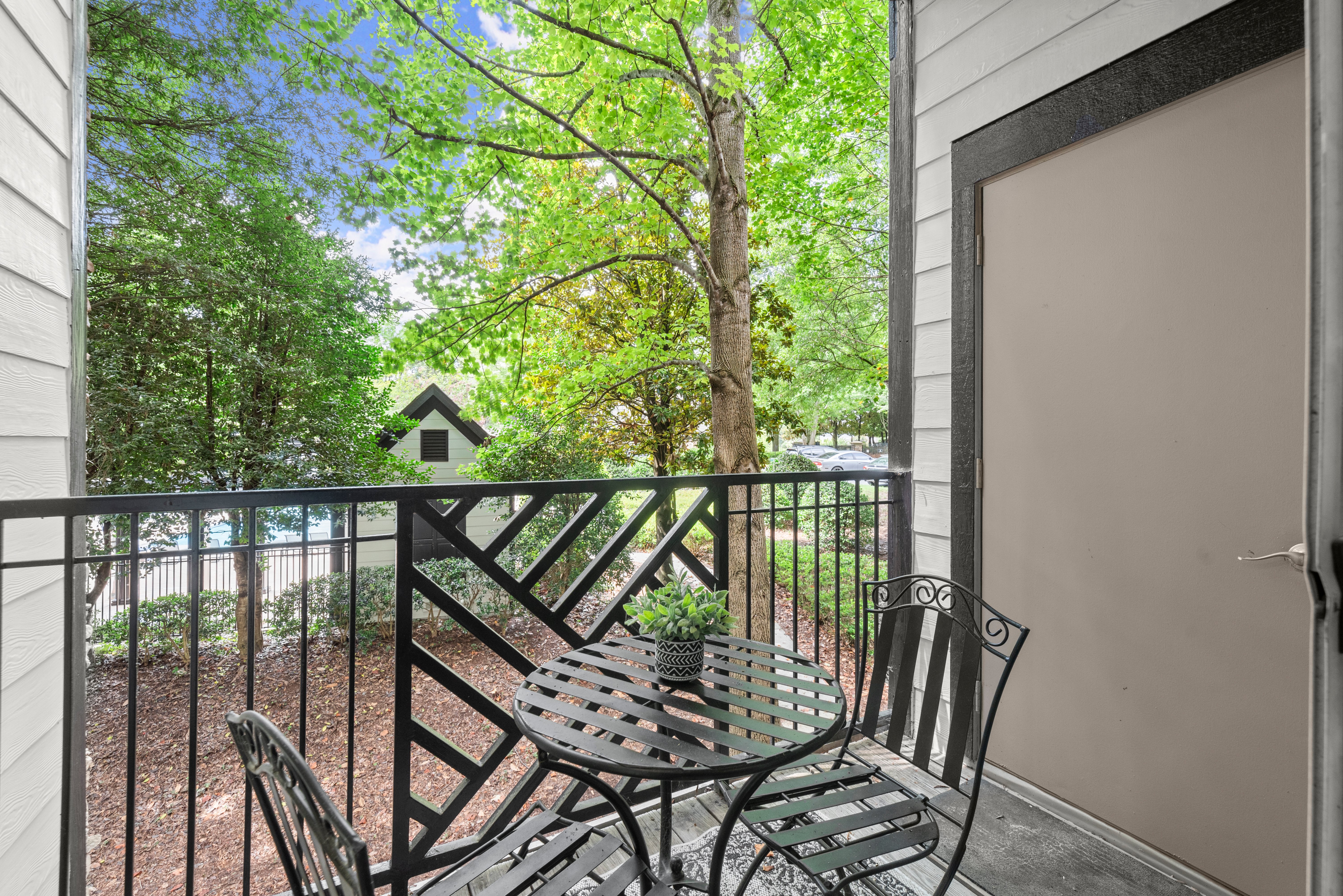 SYNC at Vinings - Balcony, Building, Nature