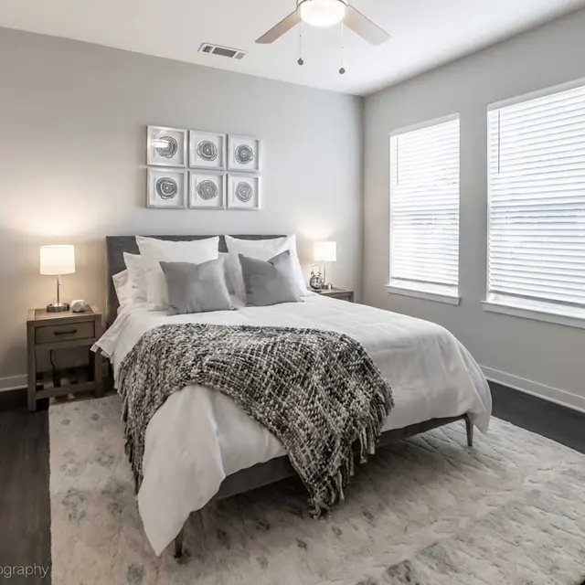 Villa Westlake Apartments Lake Charles, Louisiana Villa Westlake - Bed, Rug, Luxury Apartment Bedroom