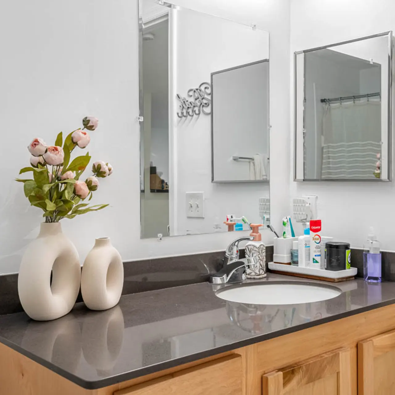 Merritt Place Estates - Sink, Sink Faucet, Flower