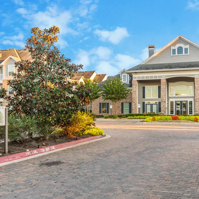 Luxe at Katy - Walkway, Path