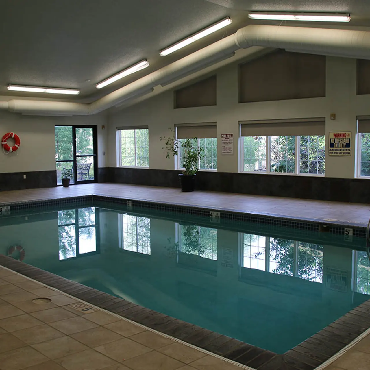 Diamond Valley Apartments - Pool, Water