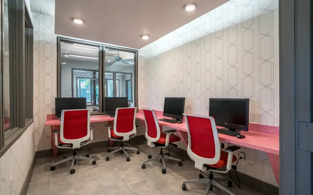 Tupelo Vue Apartments Tupelo Vue Apartments - Chair