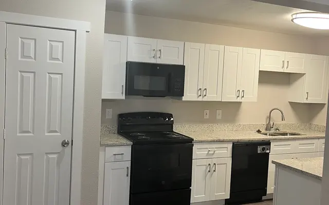 Emerald Lane - Oven, Room