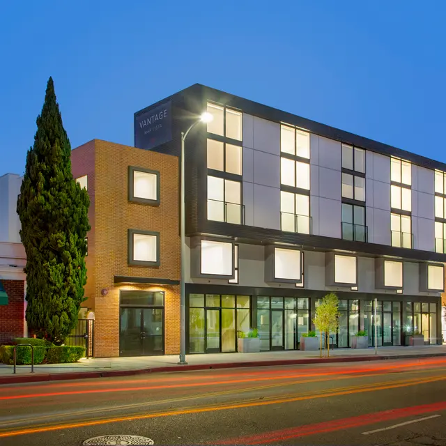 Vantage Mar Vista - Building