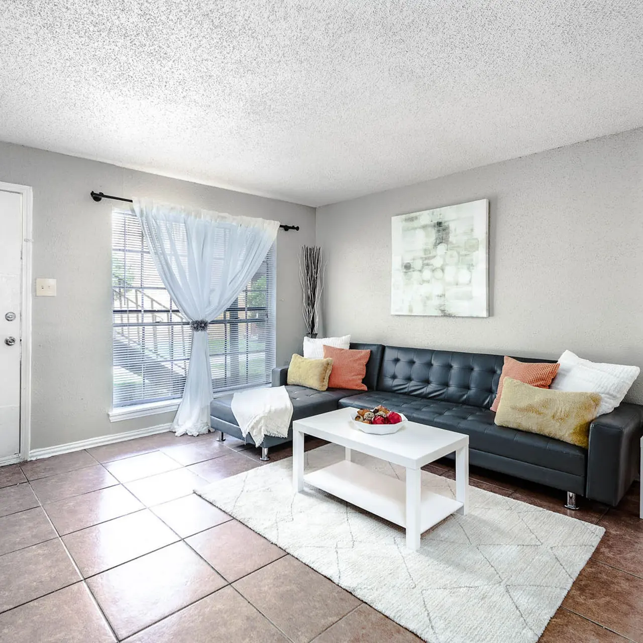 Vista Del Rey Apartments - Room, Couch, Floor