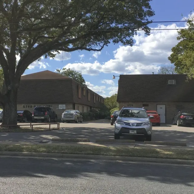 Live Oak - Car, Vehicle, Suburb