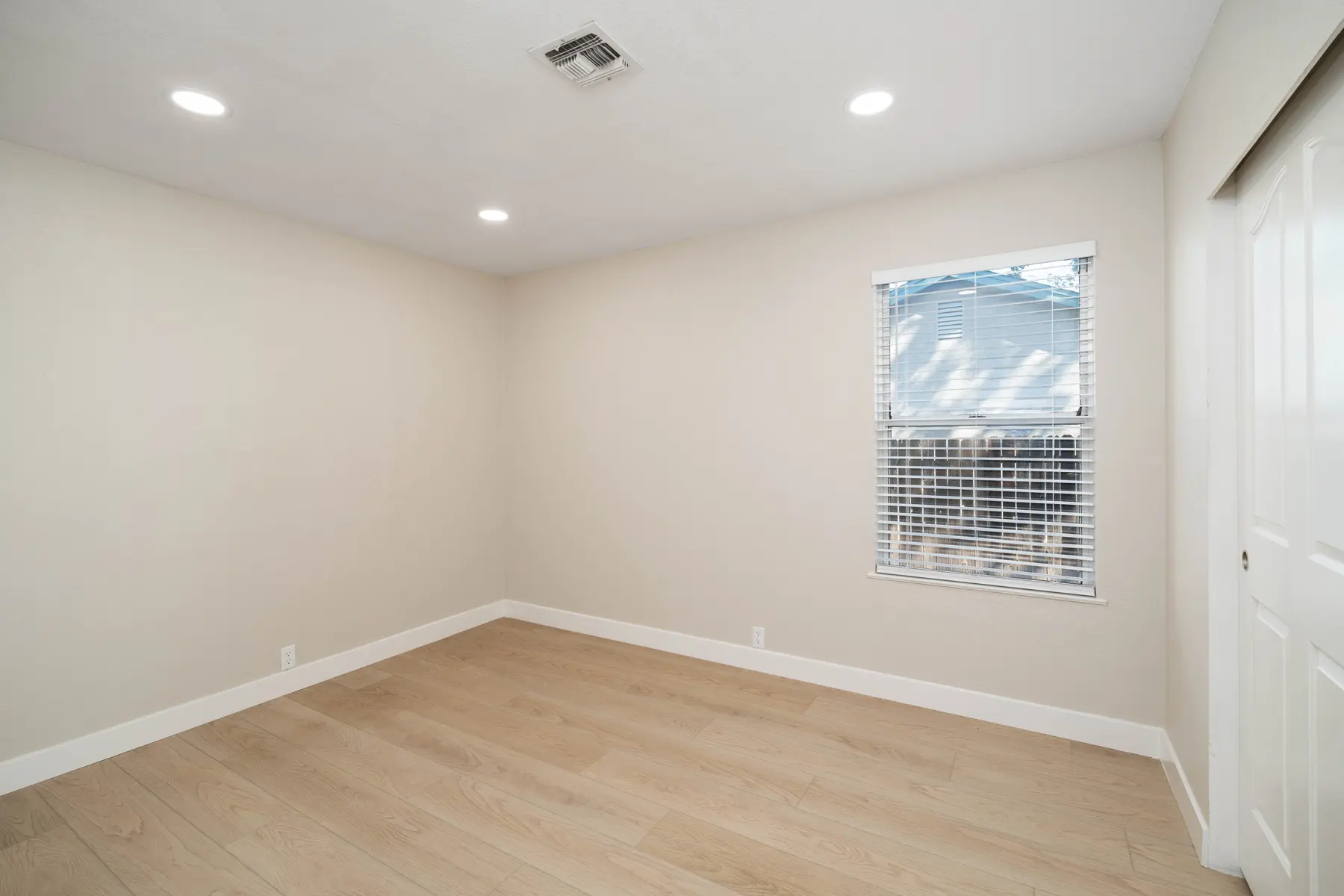 El Camino Duplexes - Corner, Floor, Flooring