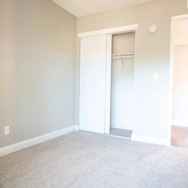 Sierra Square - Room