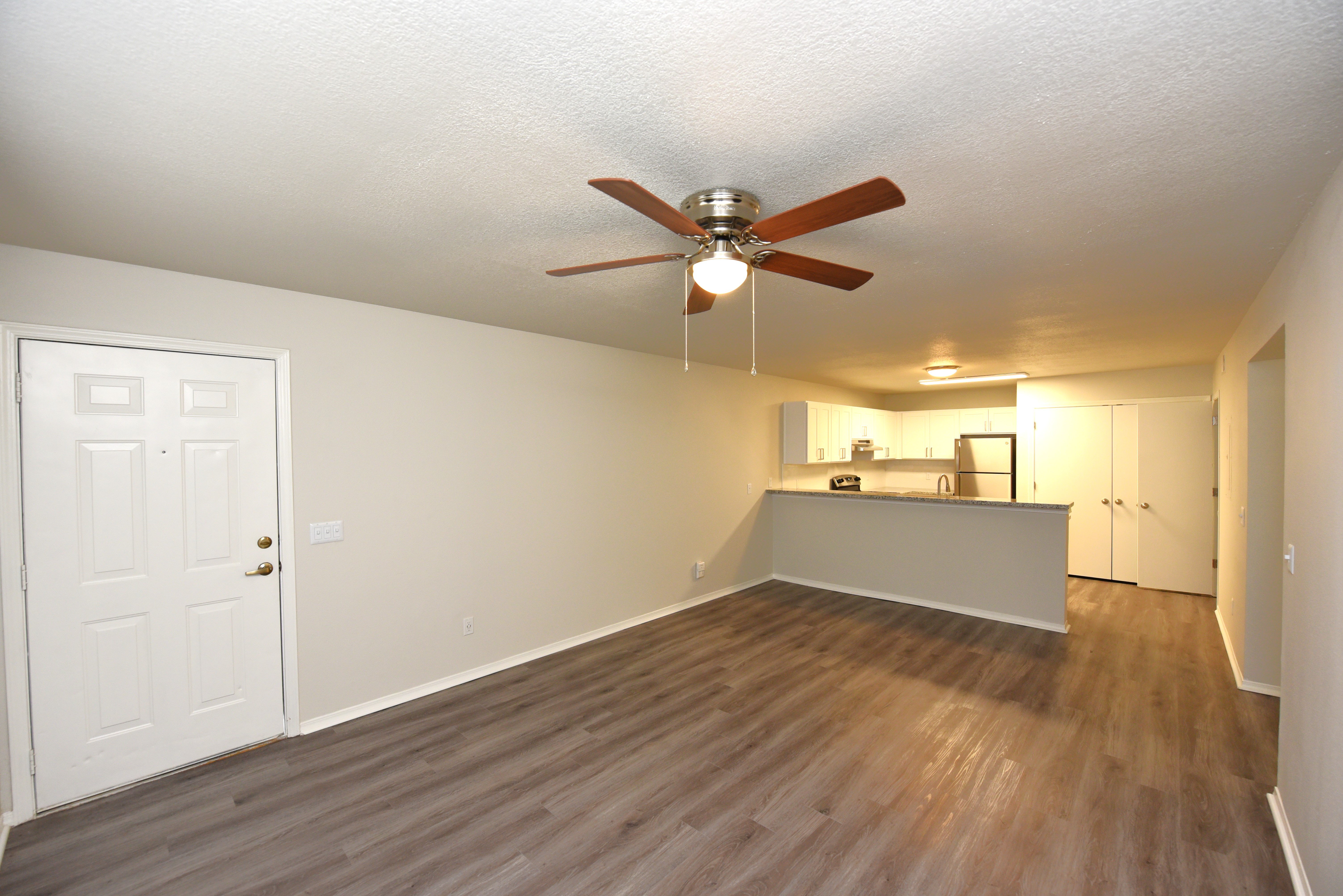 Keystone Crossing - Ceiling Fan, Appliance, Flooring