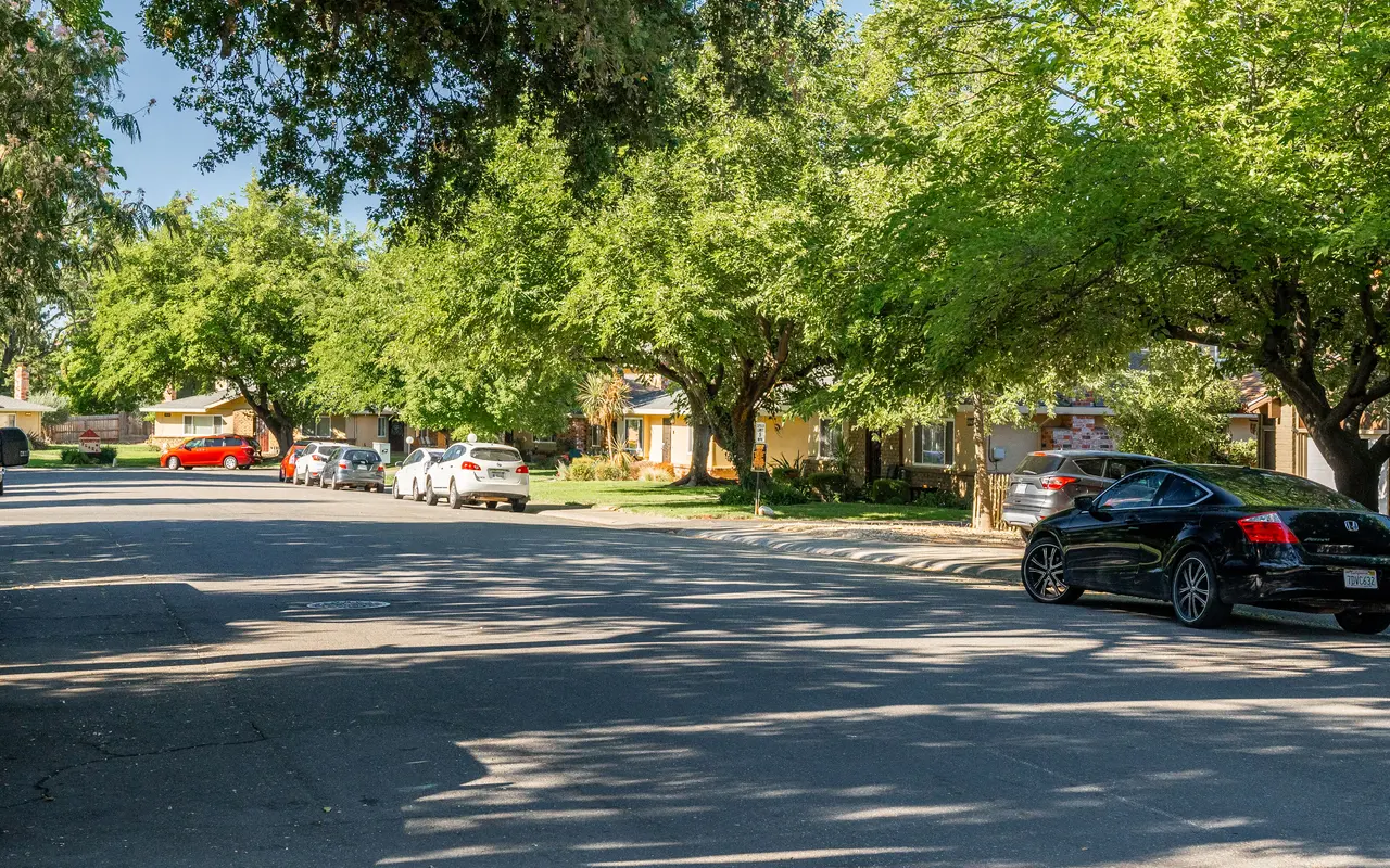 Queenston Plaza - City, Road, Street