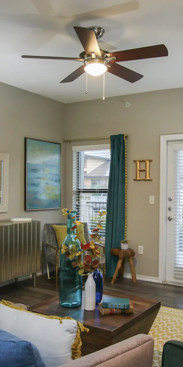 Hollow Tree Parc - Room, Couch