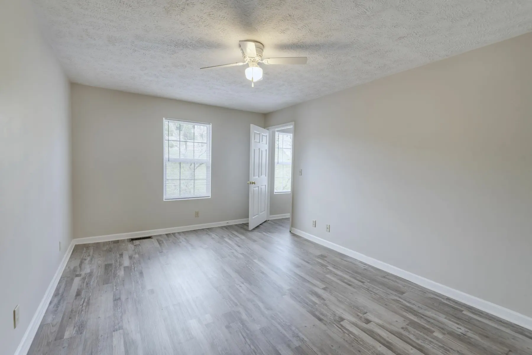 Corner, Floor, Indoors