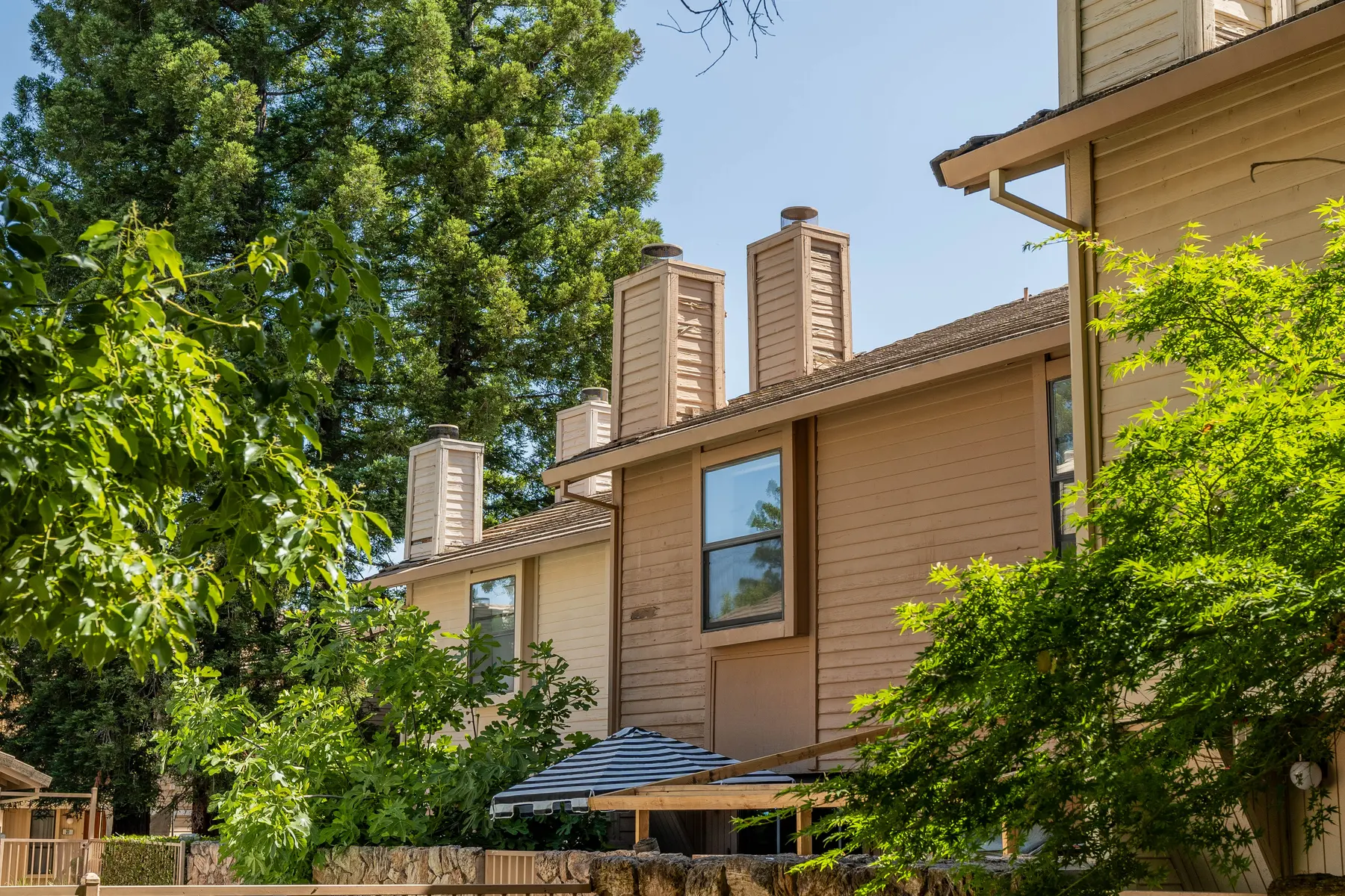 Crestview Townhomes - Neighborhood, City, Housing