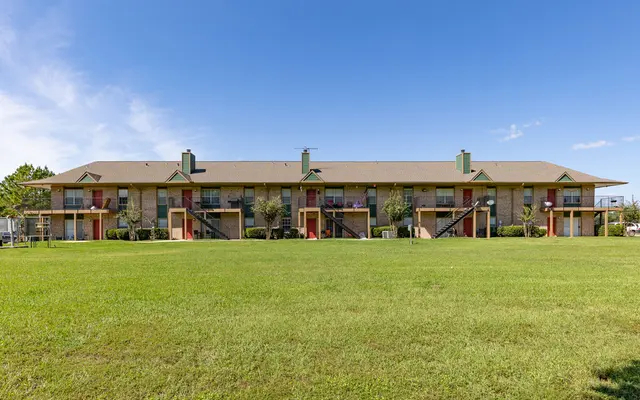 Park at Walkers Landing - Grass, Lawn, Building