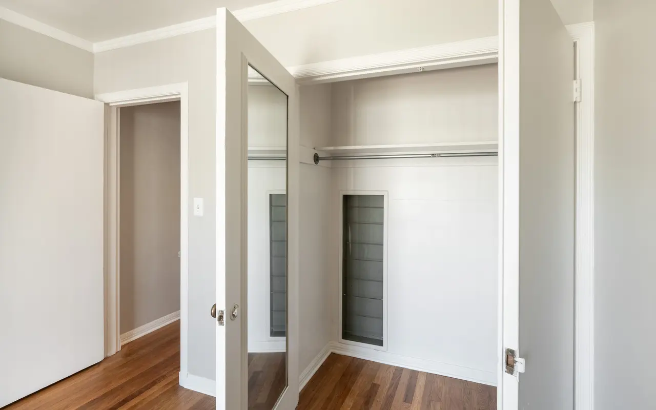 Fountain Gardens - Corner, Indoors, Interior Design