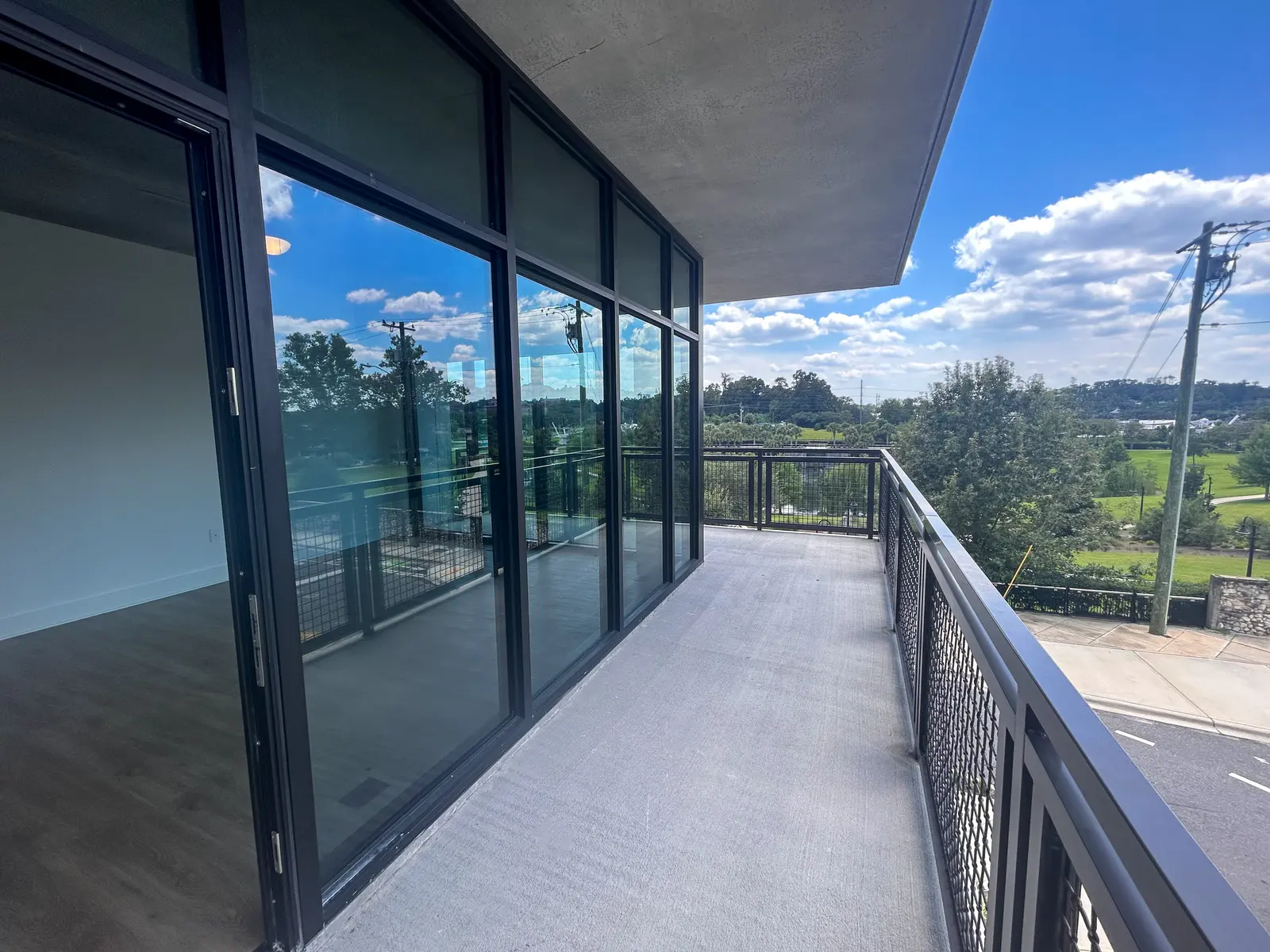 5b897e2007d347e5b8ac5ce142edd995.jpg Floor, Balcony, Outdoors