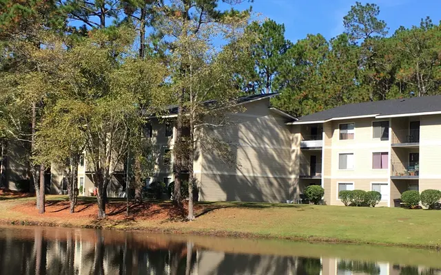 Lake Claire Apartments - Building, Plant