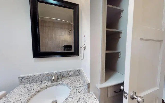 6015 Reiger - Closet