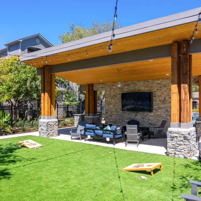 Jamestown-Place-Apartment-Homes-for-rent-bossier-city-outdoor-lounge.jpg