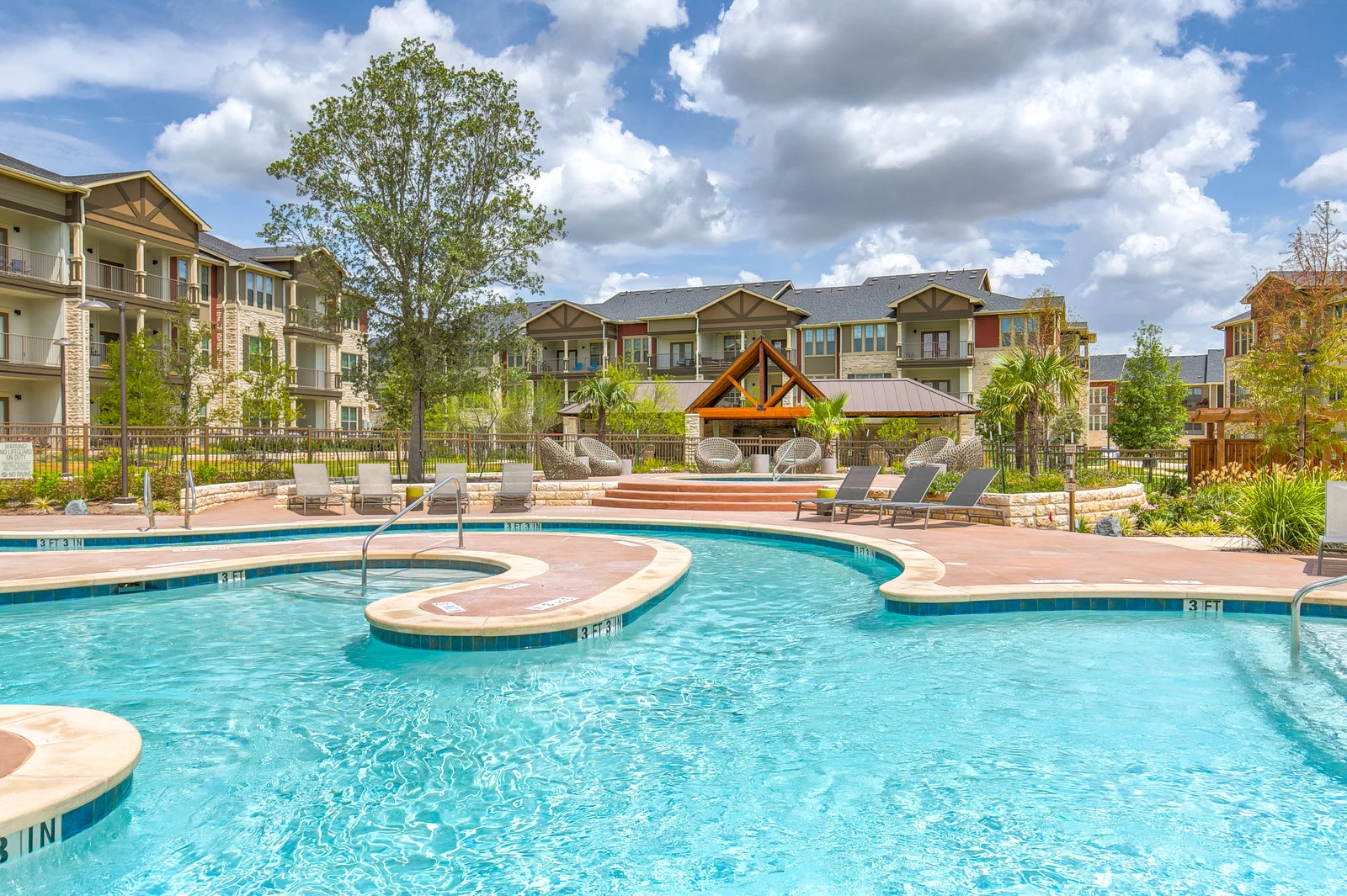 Park at Crystal Falls - Building, Hotel