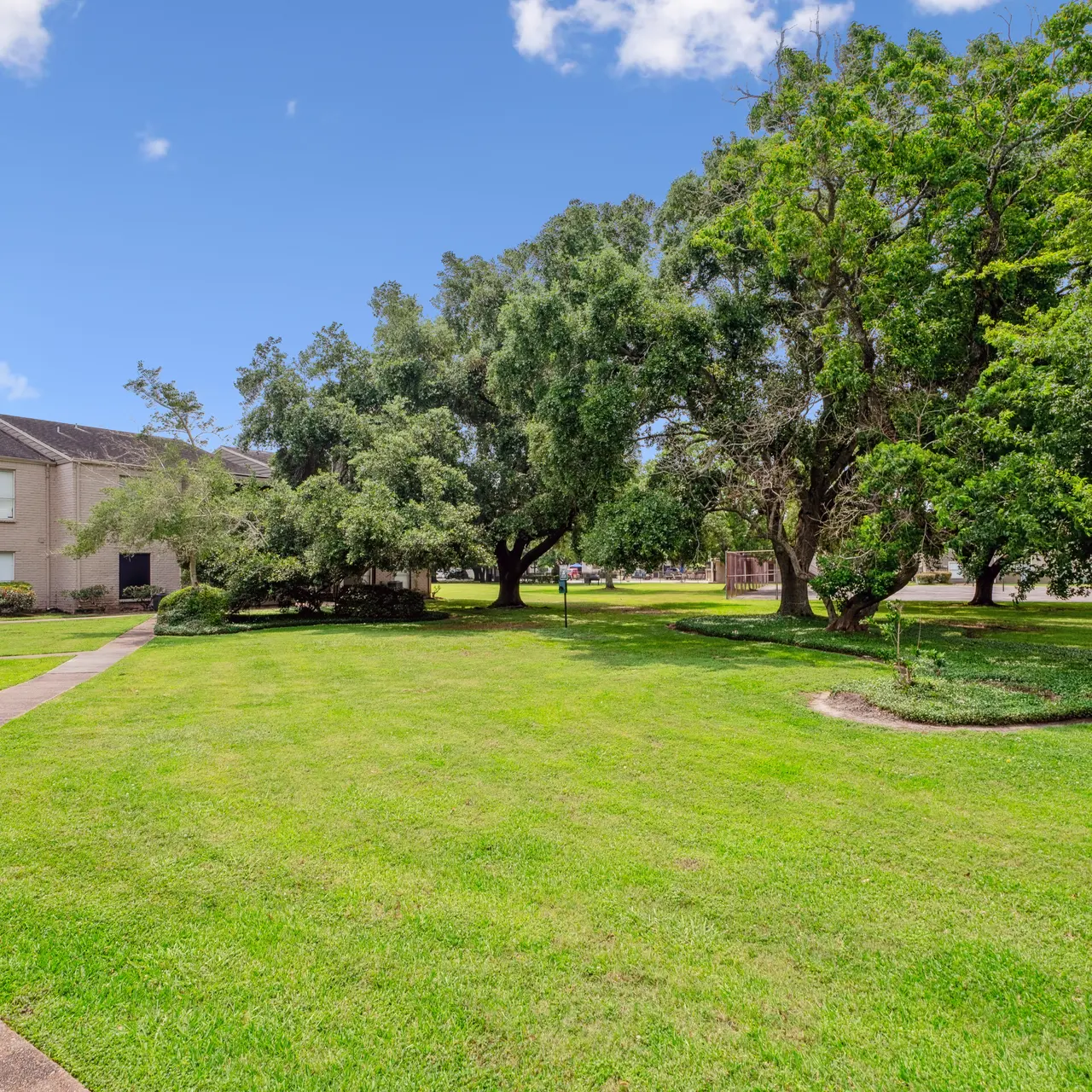 Royal Oaks of Pearland - Grass, Lawn, Neighborhood