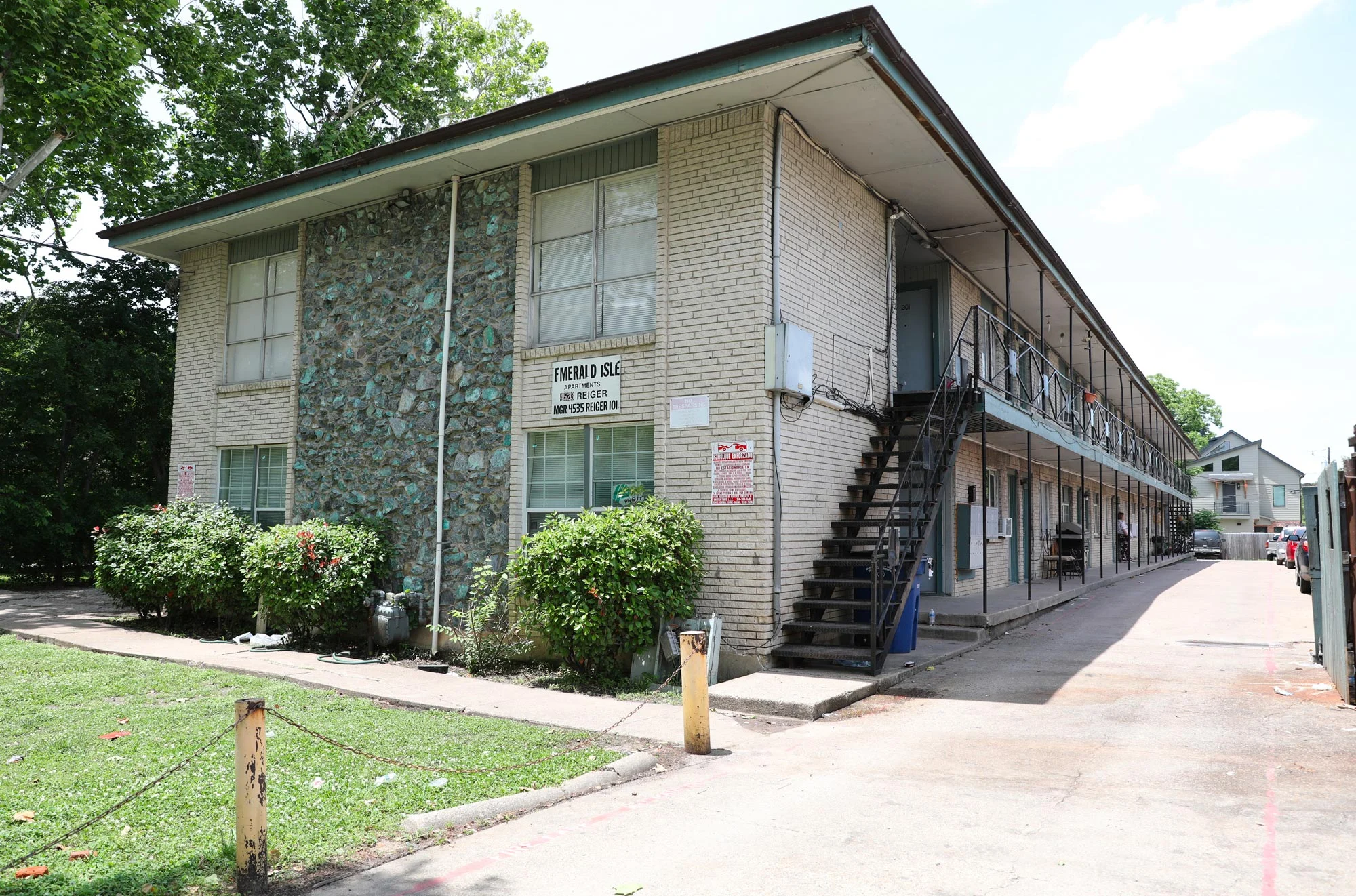El Caro - Handrail, Person, Railing