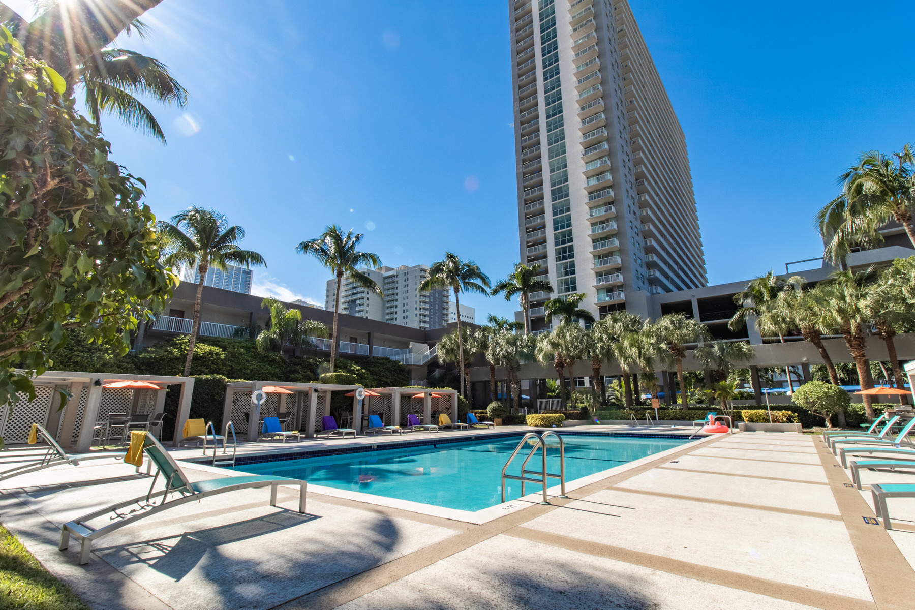 Park Place by the Bay Apartments - Building, City, Metropolis