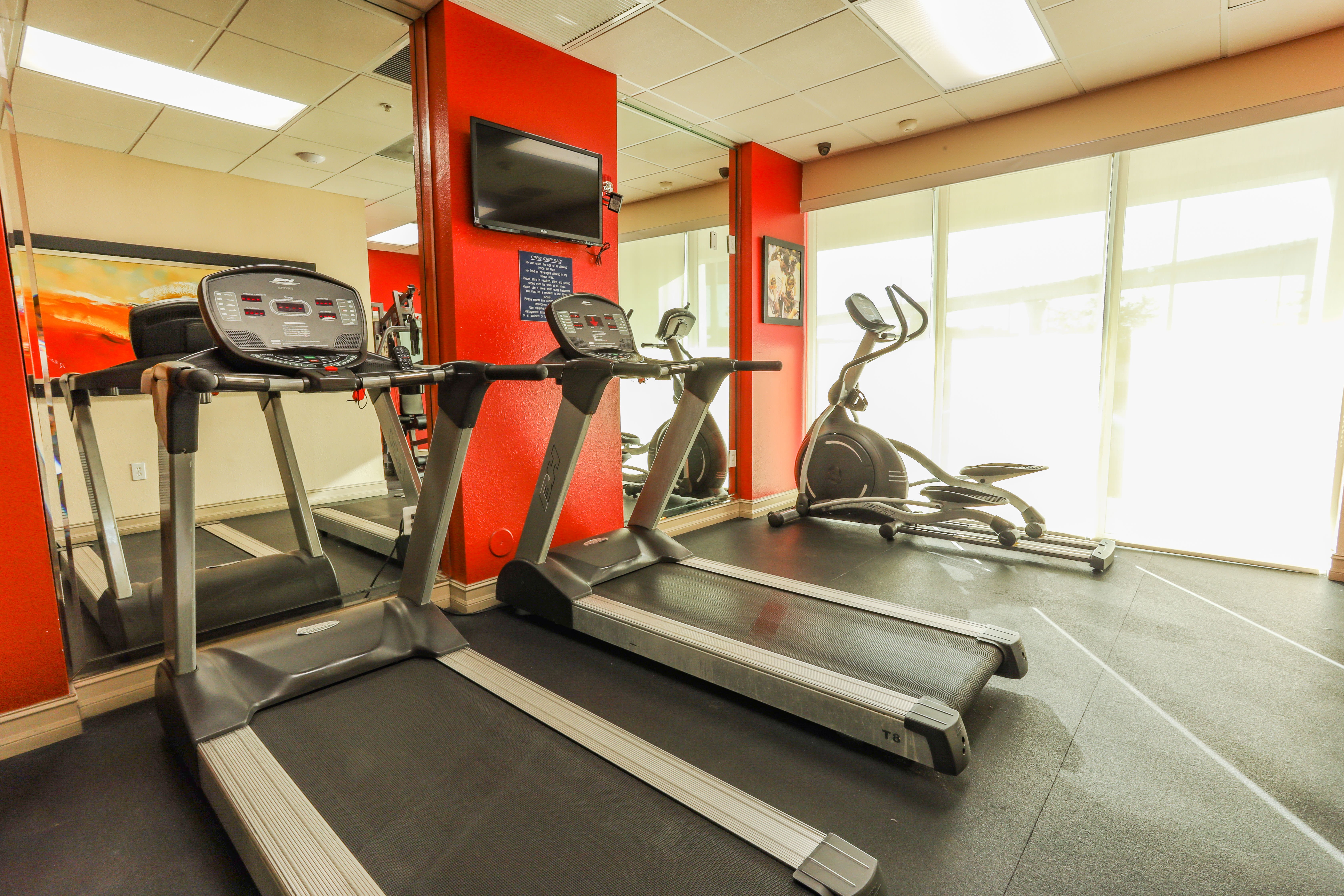 Pinnacle Plaza Apartments Pinnacle Plaza Apartments - Working Out