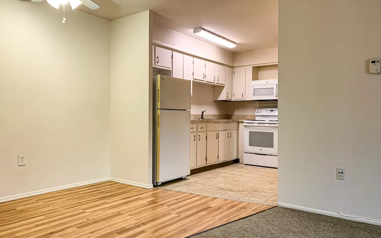 Elana Manor - Corner, Floor, Indoors