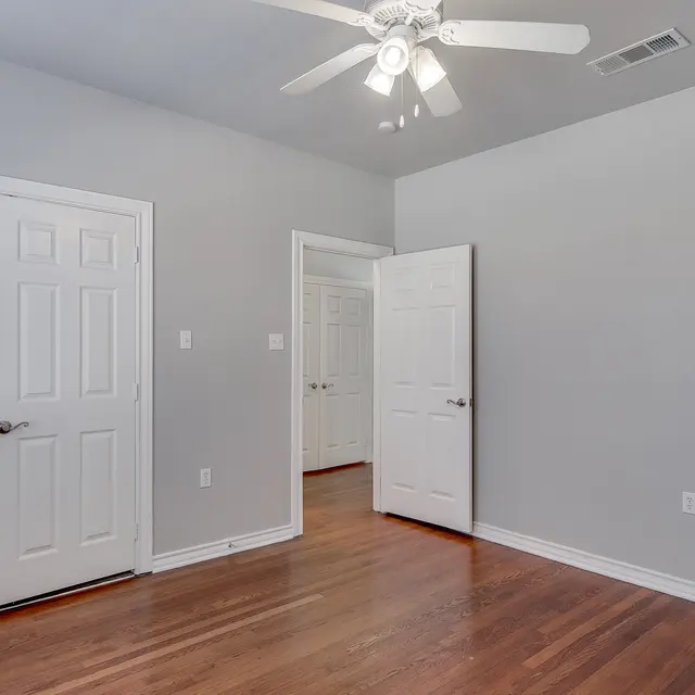 The Sasha at University - Corner, Floor, Flooring