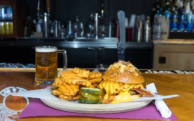 Vantage - Bar Counter, Alcohol, Burger