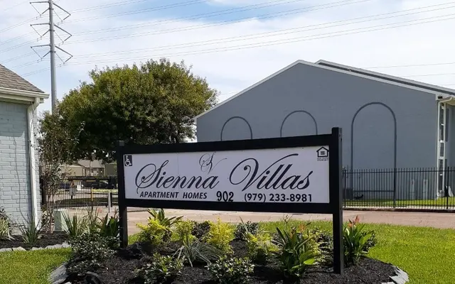 Sienna Villas - Lawn, Park