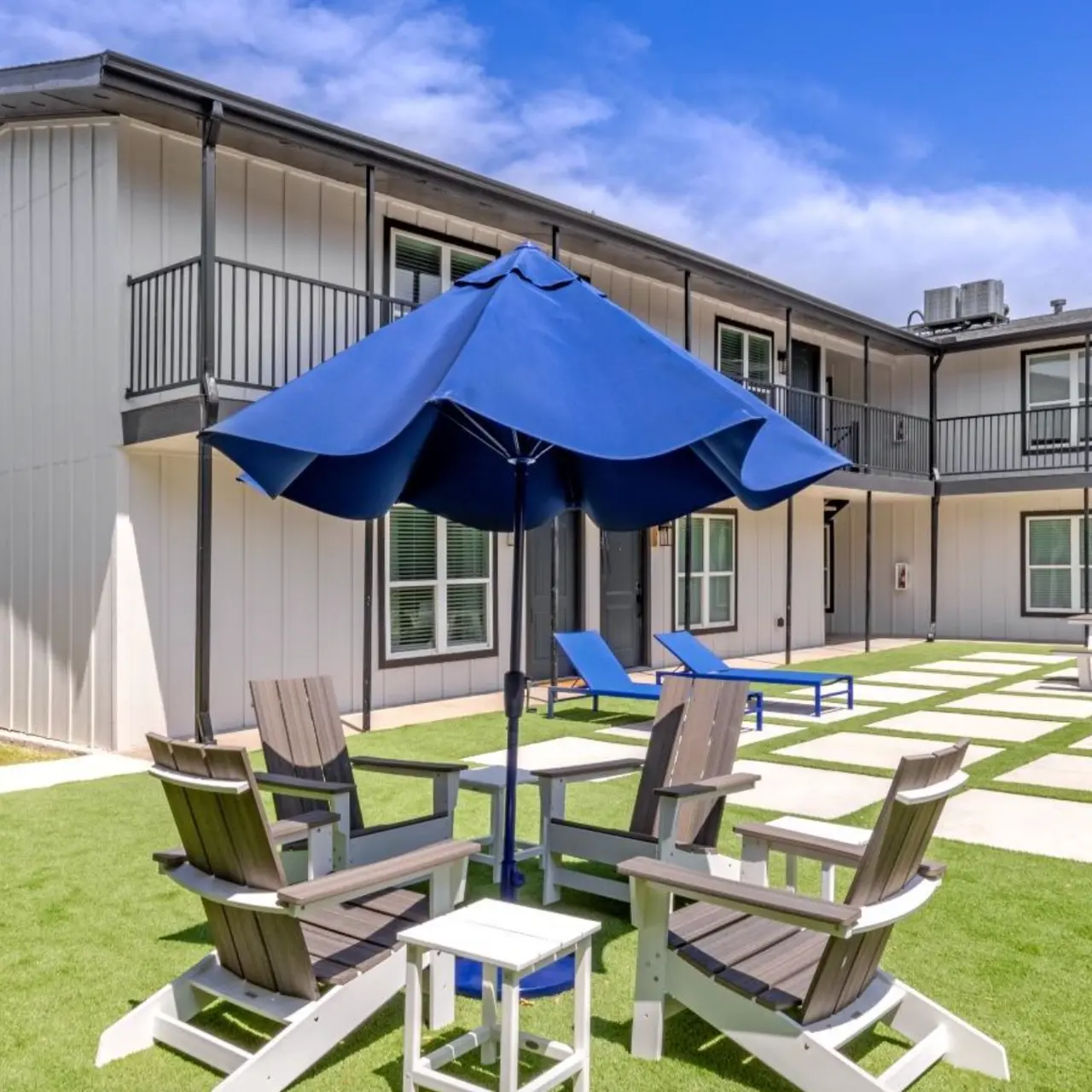 Hoskins 90 at Bishop Ridge - Grass, Lawn, Chair