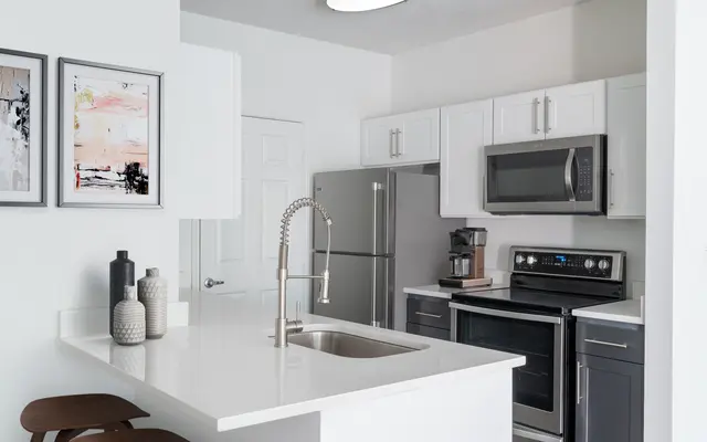 The Brooke - Indoors, Room, Microwave