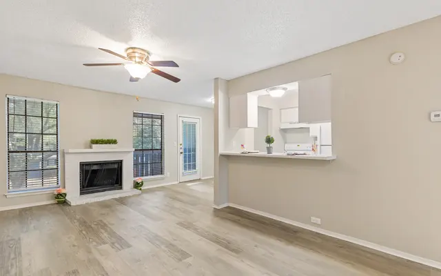 Oak Glen - Corner, Floor, Indoors